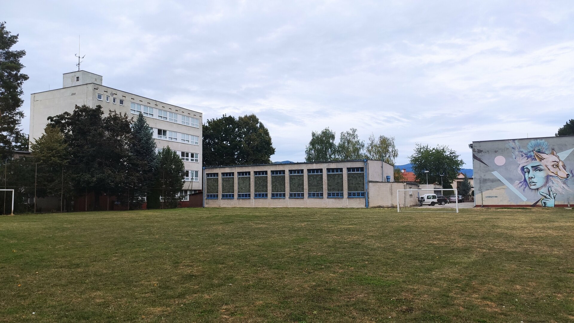 Zväčšiť fotografiu - Areál školy