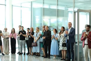 Zväčšiť fotografiu - Naši absolventi prevzali certifikáty duálneho vzdelávania v spoločnosti brose prievidza