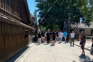 Zväčšiť fotografiu - Naši prváci v osvienčime