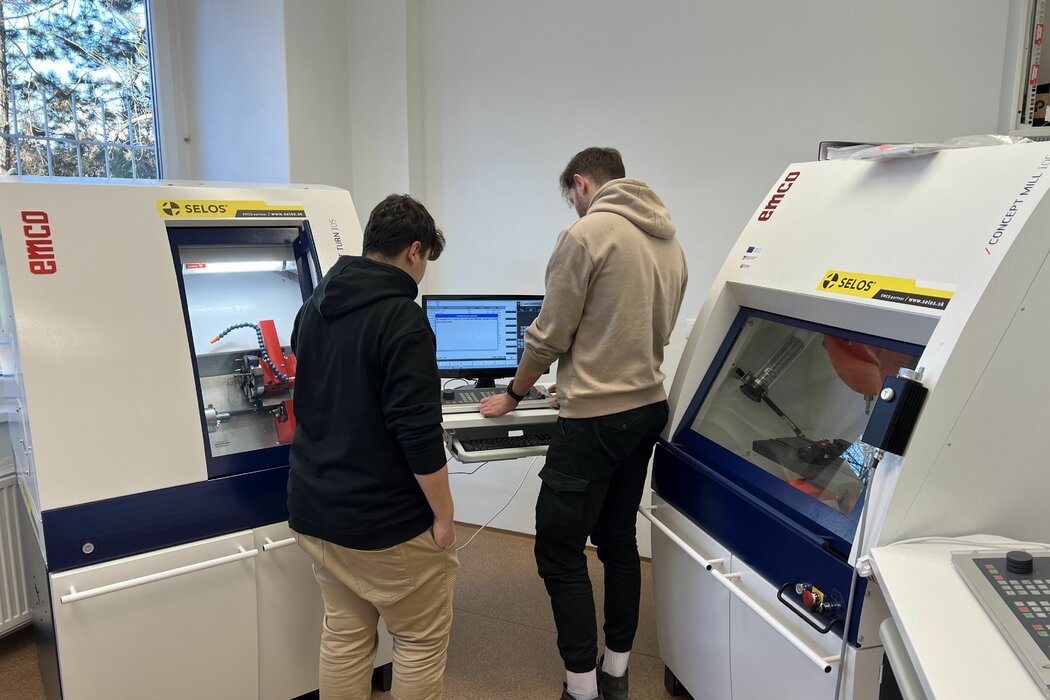 2426 K Programátor CNC strojov, programátorka CNC strojov